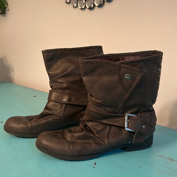 Short Flannel Boots - Picture 2 of 5